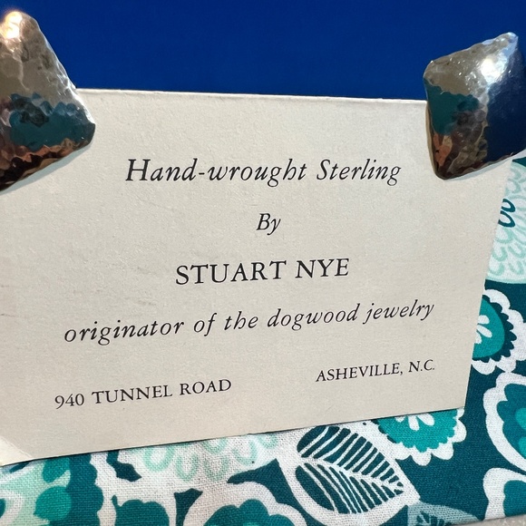 Stuart Nye Hammered Square French Wire Earrings - Picture 3 of 10